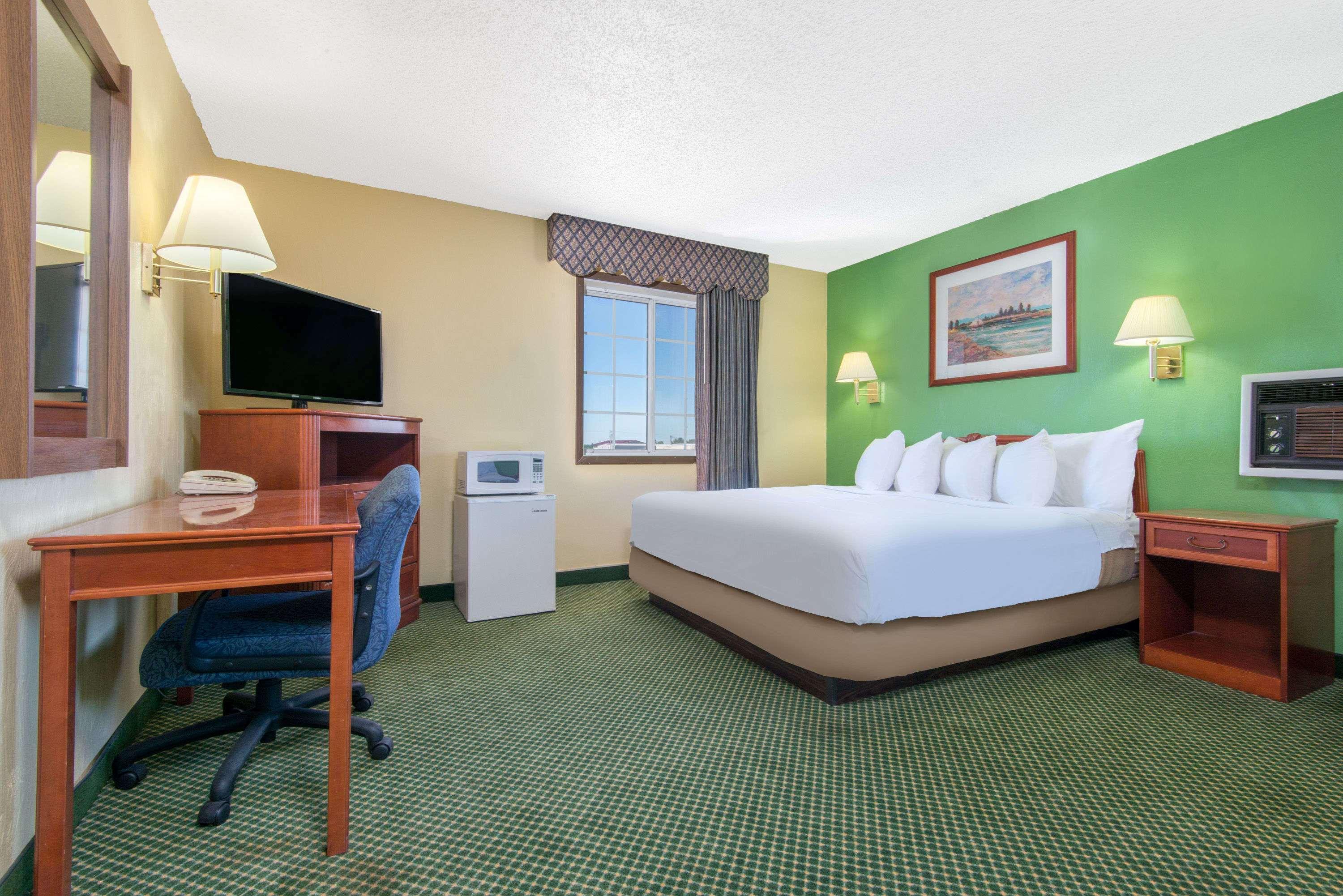 Days Inn By Wyndham Great Bend Εξωτερικό φωτογραφία