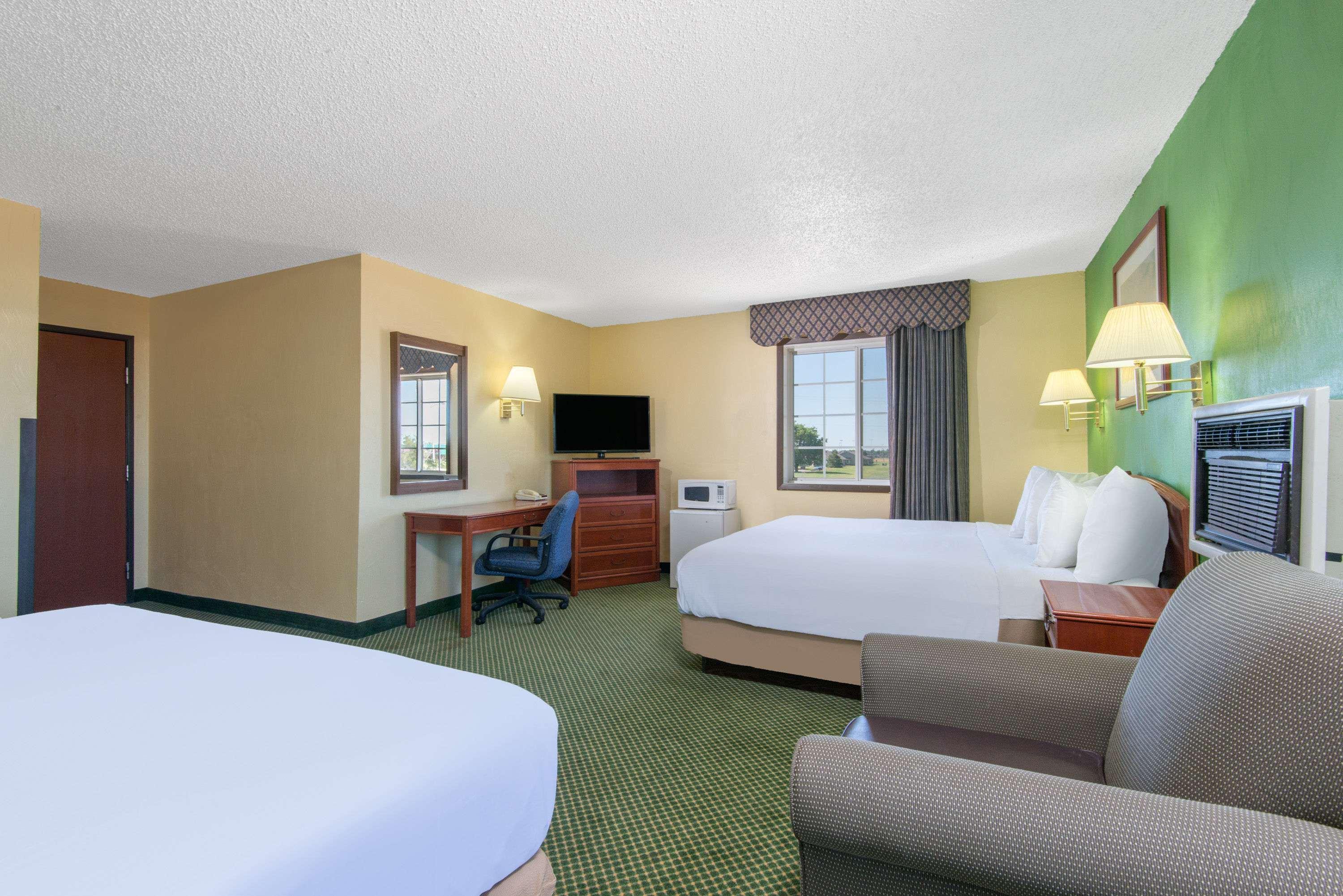Days Inn By Wyndham Great Bend Εξωτερικό φωτογραφία