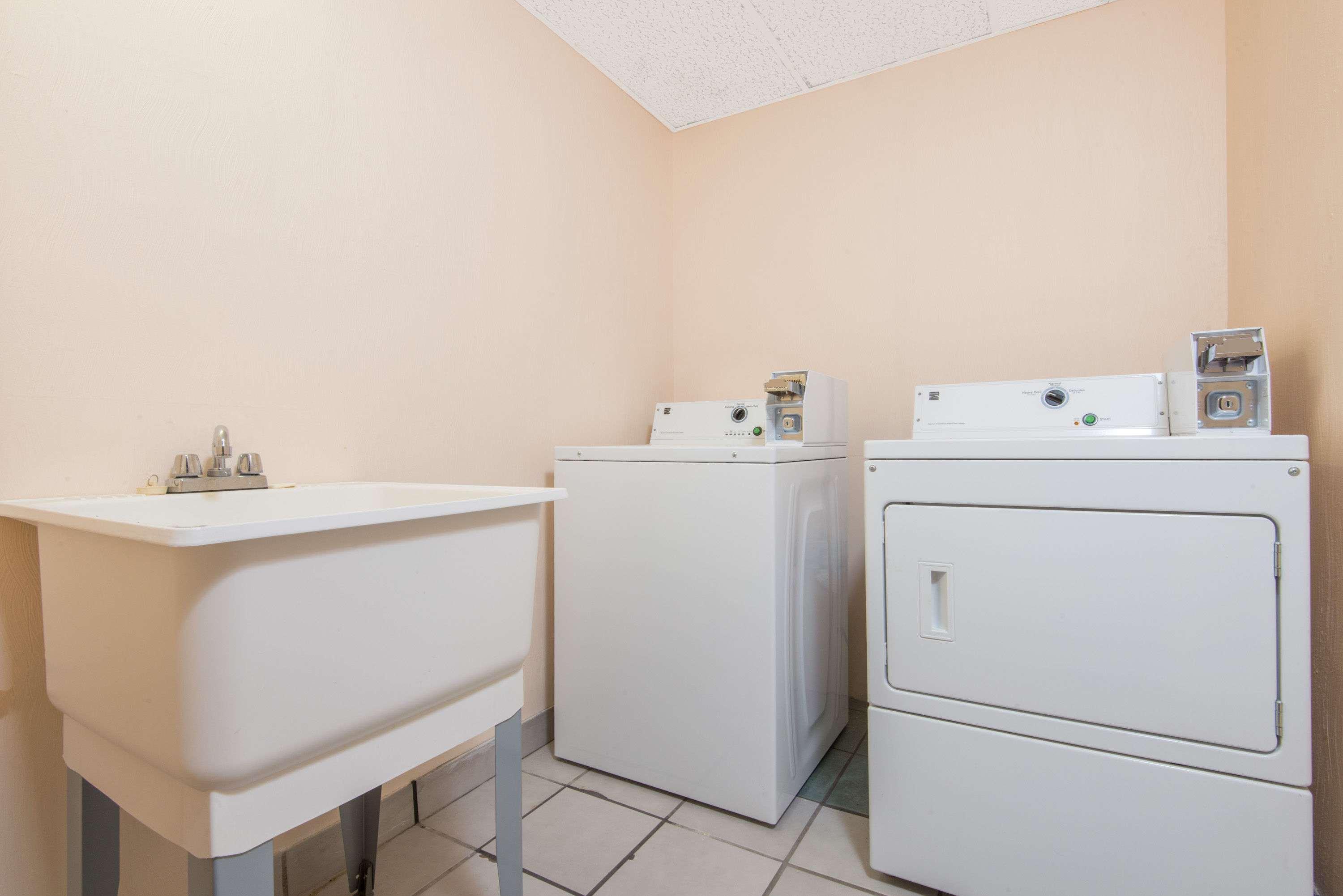 Days Inn By Wyndham Great Bend Εξωτερικό φωτογραφία