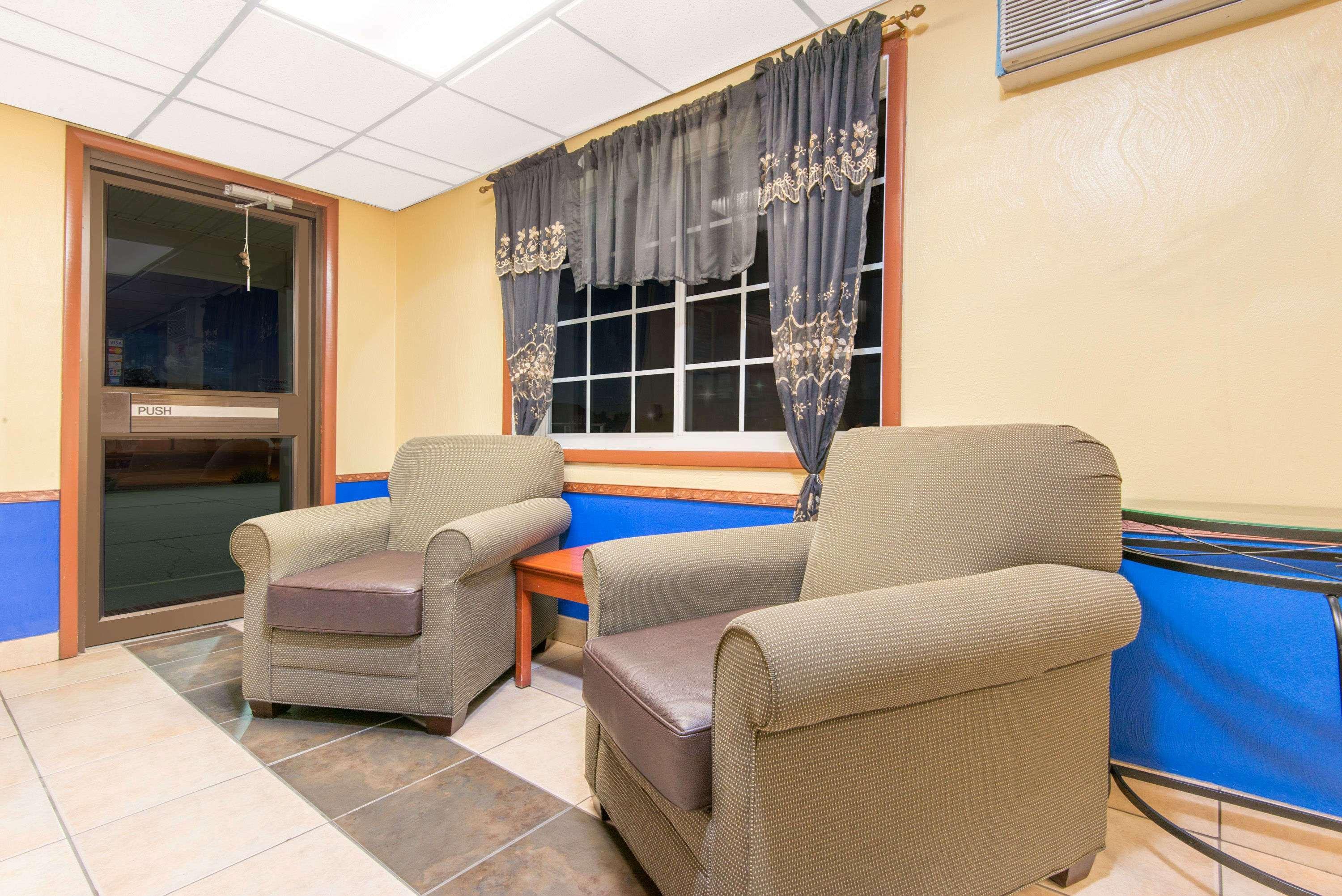 Days Inn By Wyndham Great Bend Εξωτερικό φωτογραφία